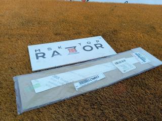 Запчасть наклейка двери задняя правая Toyota Camry 2017