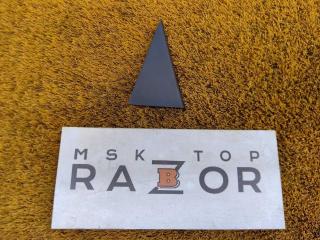 Фото запчасти уголок двери задний левый Geely Coolray 2022 Б/У запчасть Запчасть уголок двери задний левый Geely Coolray 2022