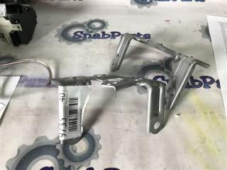 Крепление магнитофона Toyota Prius 2010