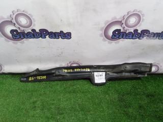 Защита крыла правая Toyota Prius 2008