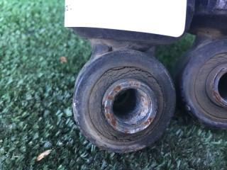 Амортизатор передний правый Toyota Grand Hiace VCH16