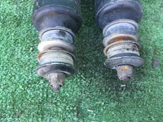 Амортизатор передний правый Grand Hiace VCH16