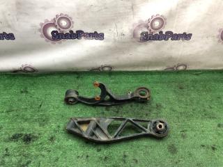 Запчасть крепление редуктора заднее Toyota Grand Hiace