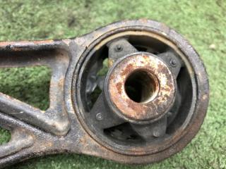 Крепление редуктора заднее Toyota Grand Hiace VCH16 5VZ