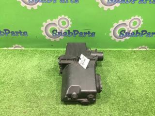 Корпус воздушного фильтра Toyota Prius 2016