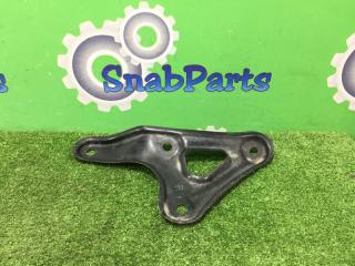 Крепление балки подвески правое Toyota Premio 2012