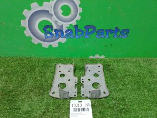 Крепление магнитофона Toyota Premio 2008