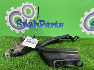 Петля капота Mazda Tribute 2004