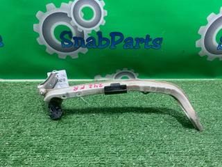 Крепление фары правое Toyota Harrier 1998