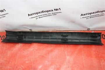 Накладка на порог салона передняя правая Auris 2008 150 1ZRFE Накладка на порог салона передняя правая Auris 2008 150 1ZRFE