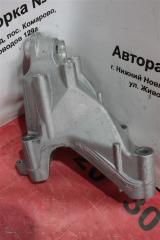 Запчасть кронштейн двигателя левый VAG