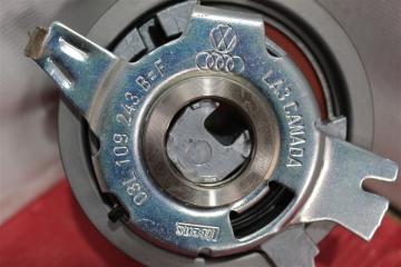 Запчасть ролик натяжителя ремня грм VAG