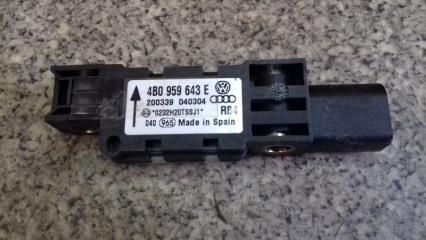 Запчасть датчик удара air bag Volkswagen Touareg 2004