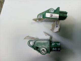 Запчасть датчик удара air bag Volkswagen Passat 2006