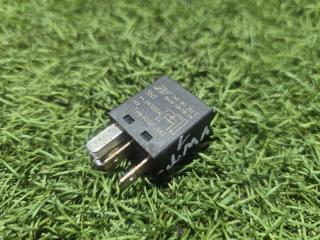 Фото запчасти реле Volkswagen Touareg 2004 Б/У запчасть Запчасть реле Volkswagen Touareg 2004