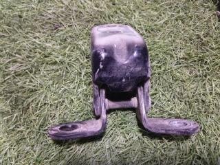 Фото запчасти петля двери задняя левая Hyundai Solaris 2012 контрактная запчасть Запчасть петля двери задняя левая Hyundai Solaris 2012