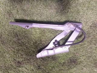 Петля капота правая BMW 5 2007 контрактная Петля капота правая BMW 5 2007