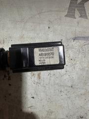 Фото запчасти регулятор подсветки панели приборов mitsubishi pajero 1993 Б/У запчасть Запчасть регулятор подсветки панели приборов mitsubishi pajero 1993