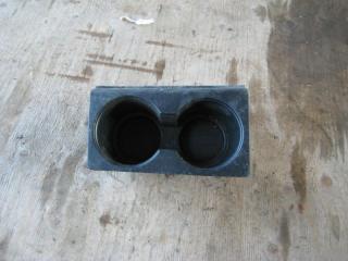 Подстаканник передний Toyota TUNDRA 2010