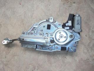 Доводчик двери багажника задний Lexus RX350 2013