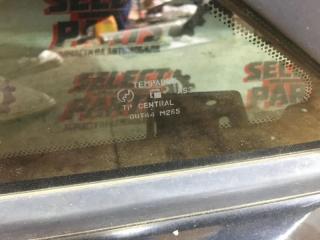 Стекло собачника заднее левое Fx45 2004 S50 VK45DE Стекло собачника заднее левое Fx45 2004 S50 VK45DE