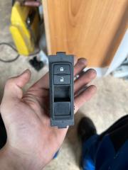 Кнопка стеклоподъемника передняя правая Lexus RX350 2009