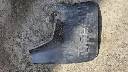 Запчасть брызговик передний левый NISSAN Safari 1996