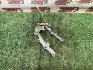 Петля капота Lexus GX470 2006 контрактная Петля капота Lexus GX470 2006