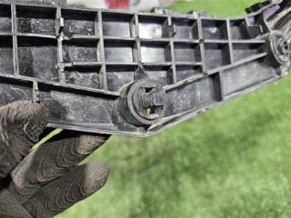Крепление бампера переднее левое Highlander 2012 GSU45 2GR-FE