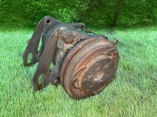 Компрессор кондиционера BMW E32 1990