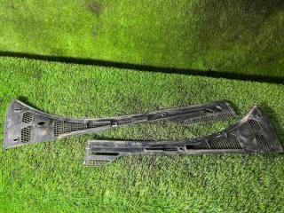 Решетка под лобовое стекло BMW E34 1993 Б/У Решетка под лобовое стекло BMW E34 1993