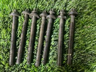 Фото запчасти болт двигателя BMW E39 1997 Б/У запчасть Запчасть болт двигателя BMW E39 1997