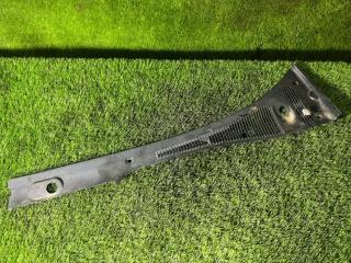 Решетка под лобовое стекло BMW E34 1990 Б/У Решетка под лобовое стекло BMW E34 1990