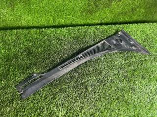 Решетка под лобовое стекло правая BMW E34 1990 Б/У Решетка под лобовое стекло правая BMW E34 1990