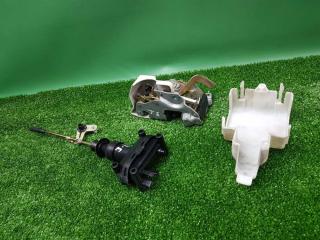 Замок двери задний левый Mercedes-Benz E 1988