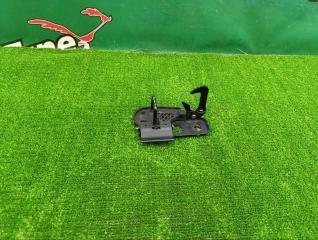 Запчасть крюк капота Porsche Panamera 4S 2011