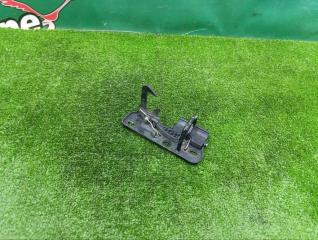 Фото запчасти крюк капота Volkswagen Golf 2006 контрактная запчасть Запчасть крюк капота Volkswagen Golf 2006