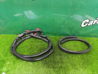 Запчасть уплотнители капота Cadillac CTS 2008