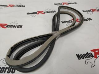 Уплотнитель дверного проема задний левый Honda Civic 2006