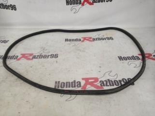 Уплотнитель багажника Honda Stream 2000