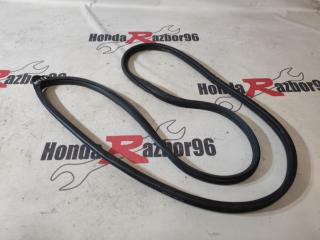 Уплотнитель дверного проема передний правый Honda CR-V 2011 контрактная Уплотнитель дверного проема передний правый Honda CR-V 2011