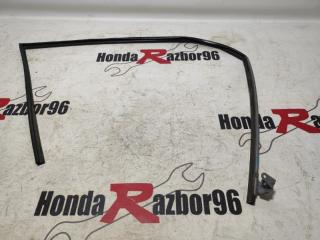 Уплотнитель стекла передний правый Honda Civic 2011