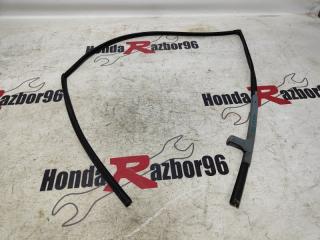 Запчасть уплотнитель стекла передний правый Toyota RAV4 2007