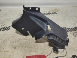 Запчасть накладка стойки задняя правая Ford Focus 3 2013