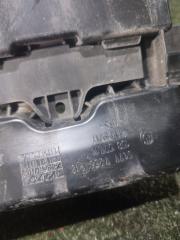 Кронштейн порога правый 3 F30