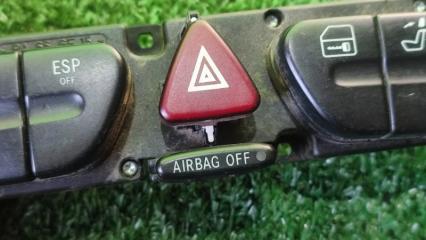 Блок кнопок на центральной консоли Mercedes C-Class W203