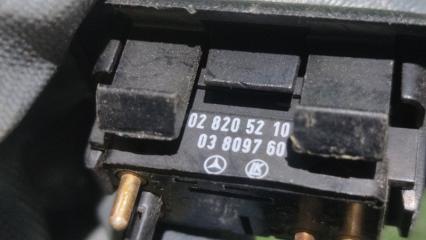 Кнопка стеклоподъемника C-Class W202