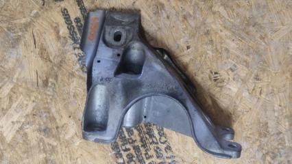 Кронштейн двигателя правый BMW X5