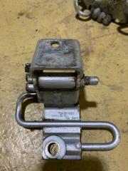 Запчасть петля двери передняя правая Volkswagen Touareg 2009