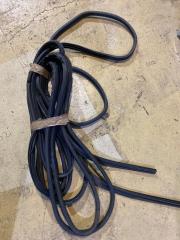 Запчасть уплотнитель дверного проёма задний правый Nissan Juke 2013